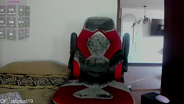 Snapshot of Savajelust chatting on 03/12/26, 06:25 Savajelust online show from 03/12/26, 06:25