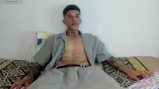 Snapshot of Savajelust chatting on 04/11/26, 02:05 Savajelust online show from 04/11/26, 02:05