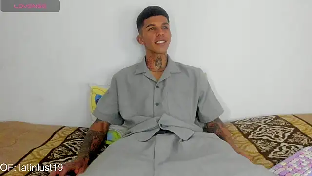 Snapshot of Savajelust chatting on 04/11/26, 05:17 Savajelust online show from 04/11/26, 05:17