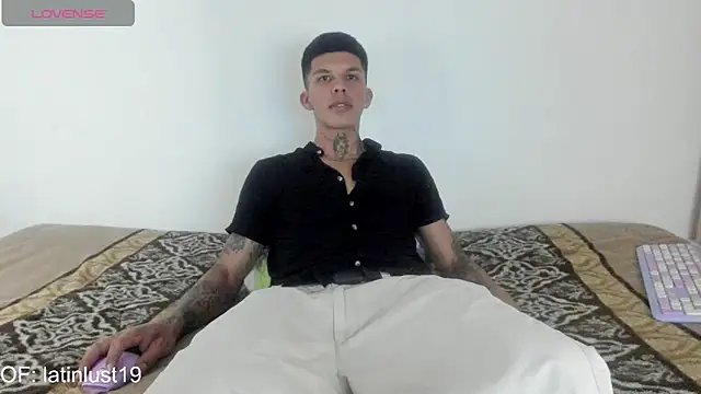 Snapshot of Savajelust chatting on 04/14/26, 12:27 Savajelust online show from 04/14/26, 12:27