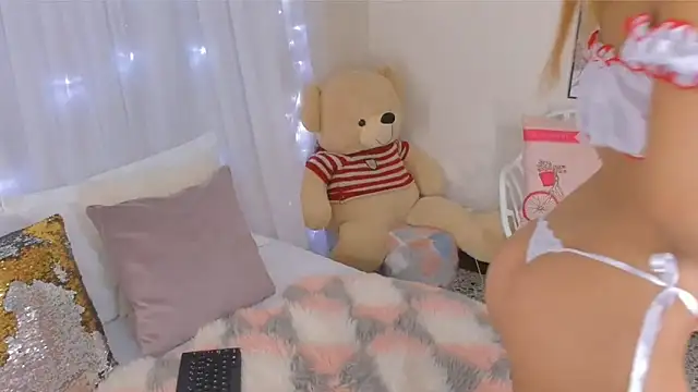 Snapshot of looklikeamovie chatting on 11/17/25, 07:08 looklikeamovie online show from 11/17/25, 07:08