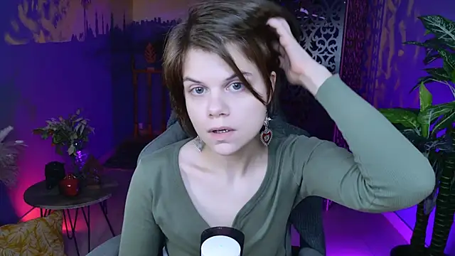 EllieMurler online show from 11/12/25, 09:10