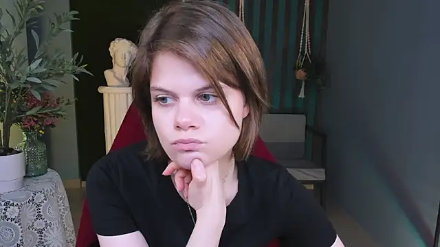 EllieMurler online show from 11/24/25, 09:09