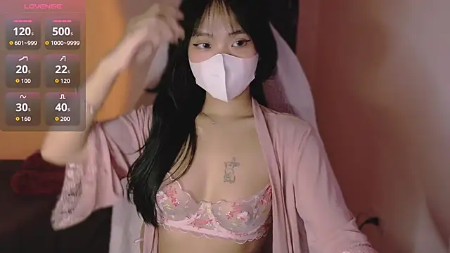 Phuong Bee online show from 10/11/25, 01:20