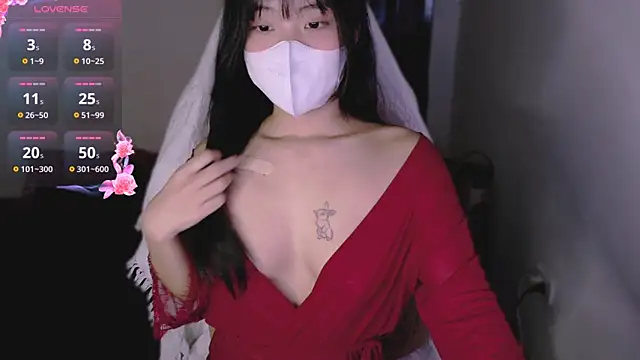 Phuong Bee online show from 11/11/25, 01:33