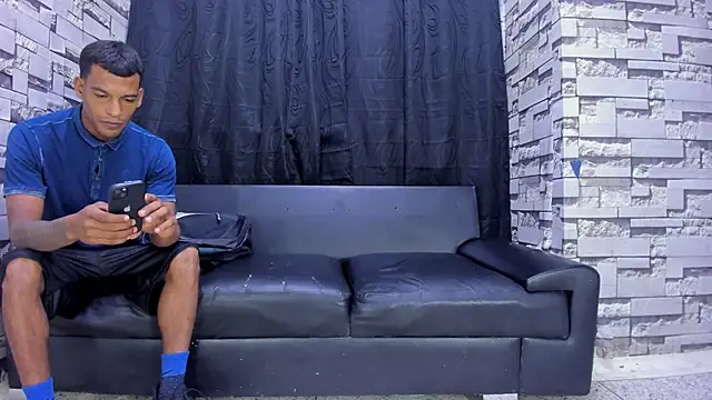 Snapshot of Crazy_Cult_Sex chatting on 11/15/25, 01:18 Crazy Cult Sex online show from 11/15/25, 01:18