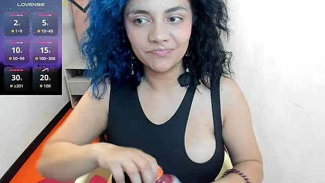 Kiara Cruz   online show from 10/09/25, 08:07