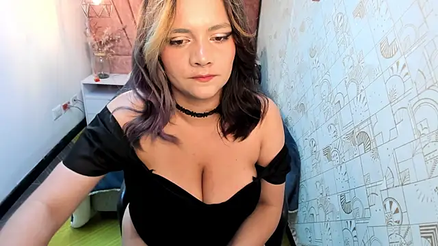 Kiara Cruz   online show from 04/10/26, 08:35