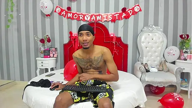 Snapshot of CaroyAndy chatting on 02/12/26, 12:33 CaroyAndy online show from 02/12/26, 12:33