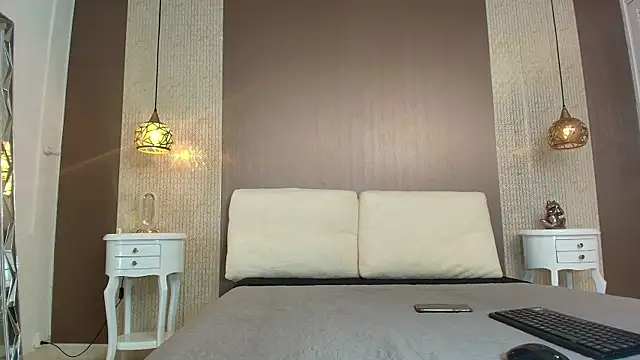 Tiifany Baker online show from 10/28/25, 07:49