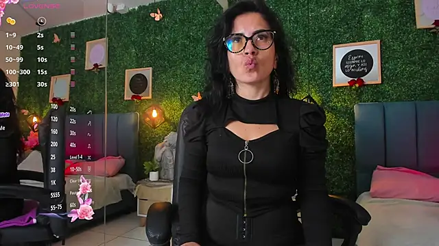 Linagh  online show from 11/15/25, 11:40