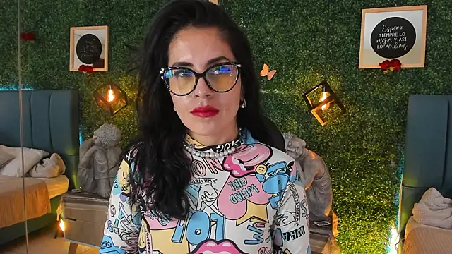 Snapshot of Linagh_ chatting on 03/04/26, 11:49 Linagh online show from 03/04/26, 11:49