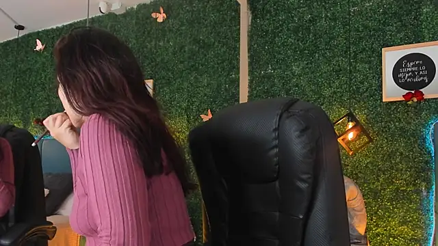 Snapshot of Linagh_ chatting on 03/27/26, 11:32 Linagh online show from 03/27/26, 11:32