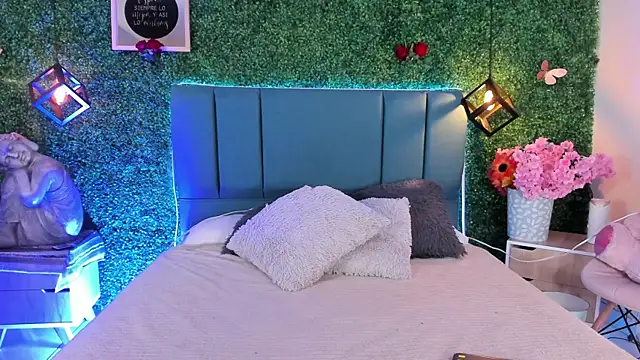 Snapshot of Linagh_ chatting on 04/07/26, 12:27 Linagh online show from 04/07/26, 12:27