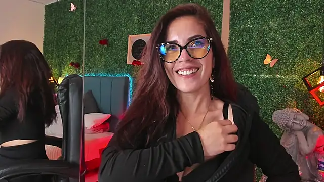 Snapshot of Linagh_ chatting on 04/16/26, 11:33 Linagh online show from 04/16/26, 11:33