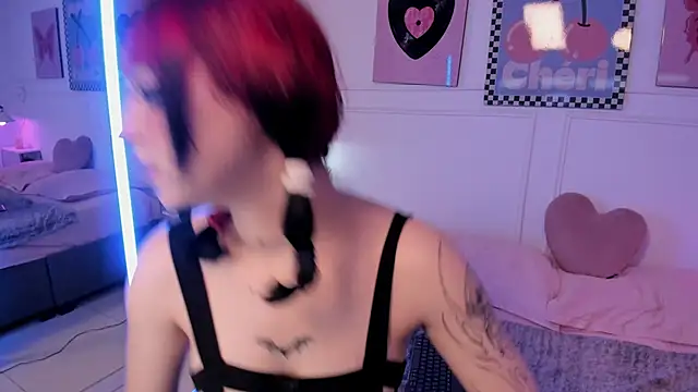 Zoe Lynch  online show from 04/24/26, 11:56