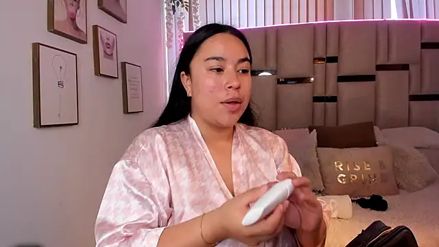 Zoey thompson online show from 02/13/26, 07:32