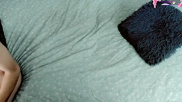 Snapshot of baby_rous chatting on 09/19/25, 12:17 baby rous online show from 09/19/25, 12:17