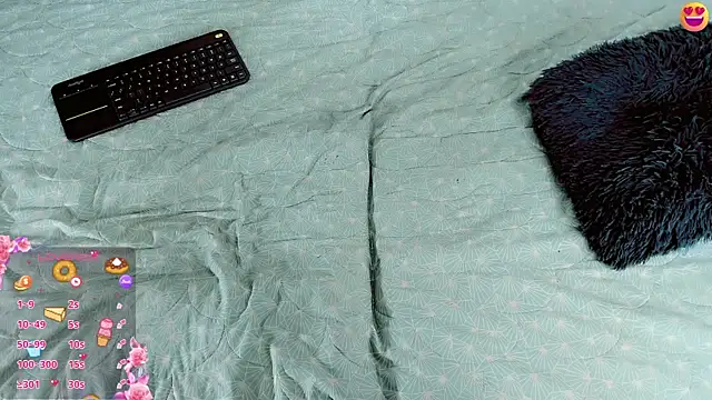 Snapshot of baby_rous chatting on 09/25/25, 01:04 baby rous online show from 09/25/25, 01:04