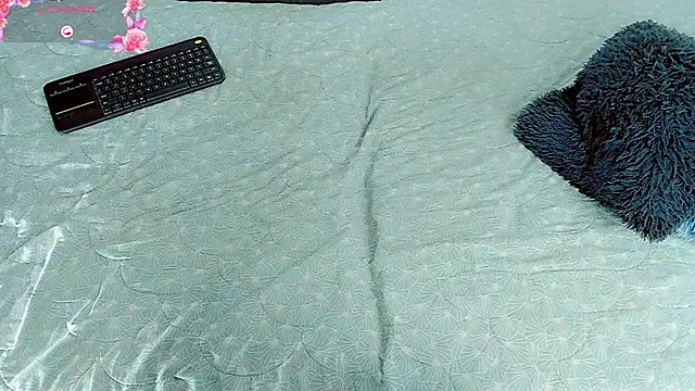 Snapshot of baby_rous chatting on 10/04/25, 12:14 baby rous online show from 10/04/25, 12:14