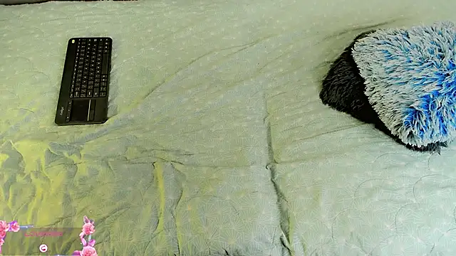 Snapshot of baby_rous chatting on 11/07/25, 01:33 baby rous online show from 11/07/25, 01:33