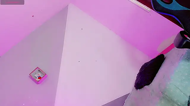 Snapshot of baby_rous chatting on 11/15/25, 01:18 baby rous online show from 11/15/25, 01:18