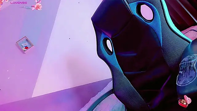 Snapshot of baby_rous chatting on 11/26/25, 01:12 baby rous online show from 11/26/25, 01:12