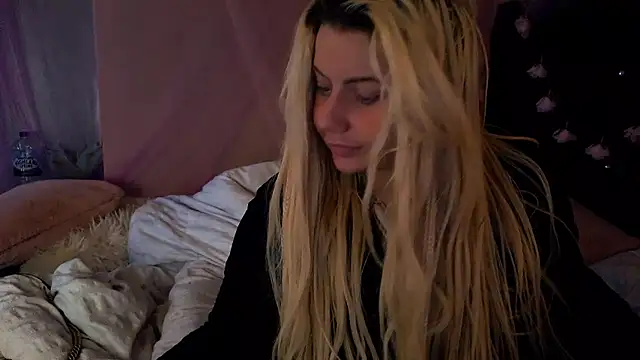 Snapshot of TiaDoll chatting on 01/15/26, 03:27 TiaDoll online show from 01/15/26, 03:27