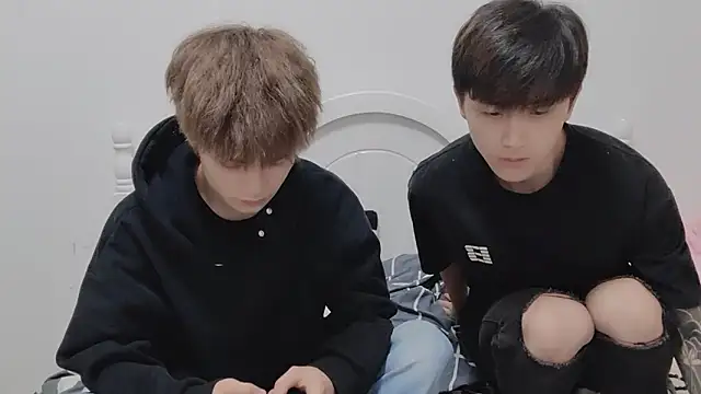 linger2563 online show from 10/14/25, 01:34