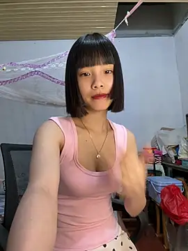 Snapshot of andymi1 chatting on 04/18/26, 02:15 andymi1 online show from 04/18/26, 02:15