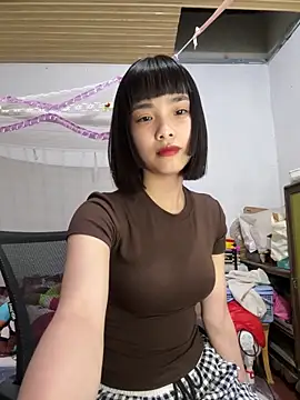 Snapshot of andymi1 chatting on 05/14/26, 01:51 andymi1 online show from 05/14/26, 01:51