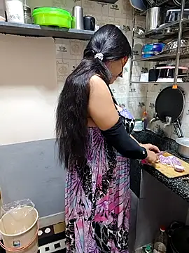 Snapshot of Queen_Nightt chatting on 09/16/25, 03:40 Queen Nightt online show from 09/16/25, 03:40