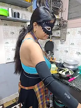 Snapshot of Queen_Nightt chatting on 09/26/25, 03:21 Queen Nightt online show from 09/26/25, 03:21