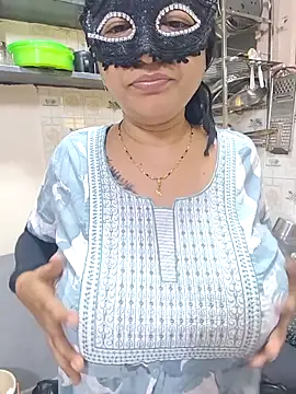 Snapshot of Queen_Nightt chatting on 10/07/25, 03:14 Queen Nightt online show from 10/07/25, 03:14