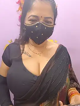 Snapshot of Queen_Nightt chatting on 10/13/25, 05:24 Queen Nightt online show from 10/13/25, 05:24