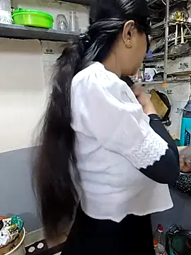 Snapshot of Queen_Nightt chatting on 10/14/25, 05:30 Queen Nightt online show from 10/14/25, 05:30