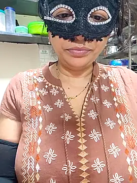 Snapshot of Queen_Nightt chatting on 11/27/25, 03:52 Queen Nightt online show from 11/27/25, 03:52