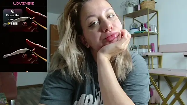 Avrora  Love online show from 10/22/25, 11:04