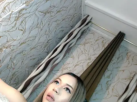 Honey Swellens online show from 09/22/25, 05:48