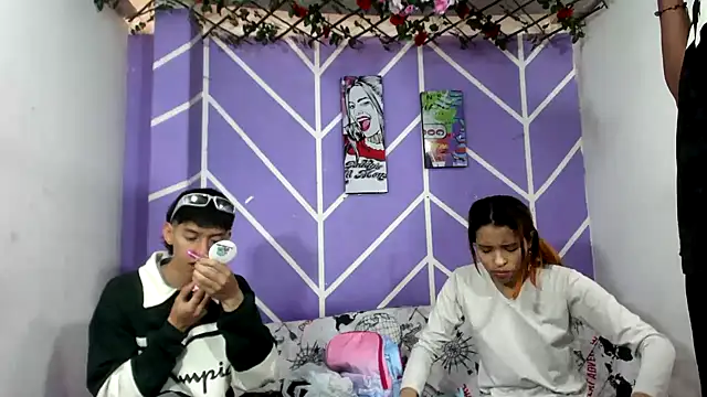 Snapshot of lau_and_boys18 chatting on 09/14/25, 01:43 lau and boys18 online show from 09/14/25, 01:43