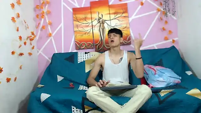 Snapshot of lau_and_boys18 chatting on 10/09/25, 01:20 lau and boys18 online show from 10/09/25, 01:20