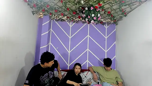 Snapshot of lau_and_boys18 chatting on 10/20/25, 01:11 lau and boys18 online show from 10/20/25, 01:11