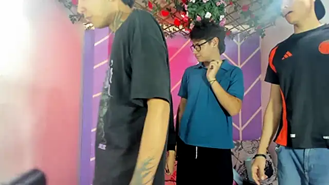 Snapshot of lau_and_boys18 chatting on 10/25/25, 02:35 lau and boys18 online show from 10/25/25, 02:35