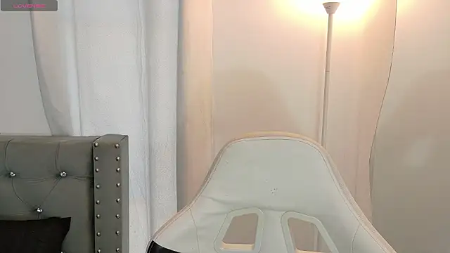 Snapshot of sara_queen10 chatting on 03/16/26, 04:11 sara queen10 online show from 03/16/26, 04:11