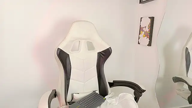 Snapshot of sara_queen10 chatting on 03/26/26, 07:08 sara queen10 online show from 03/26/26, 07:08