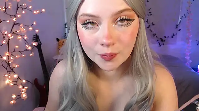 Snapshot of Lil_bela chatting on 09/16/25, 12:17 Lil bela online show from 09/16/25, 12:17