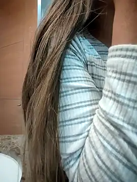 Snapshot of airamoon chatting on 09/21/25, 04:52 airamoon online show from 09/21/25, 04:52