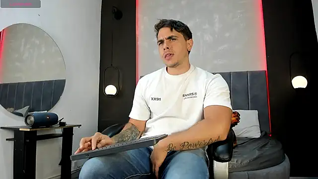 Liam walk  online show from 10/06/25, 08:06