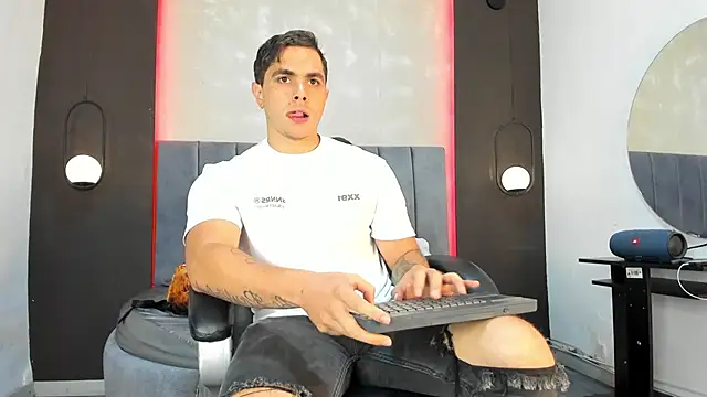 Liam walk  online show from 10/15/25, 07:25