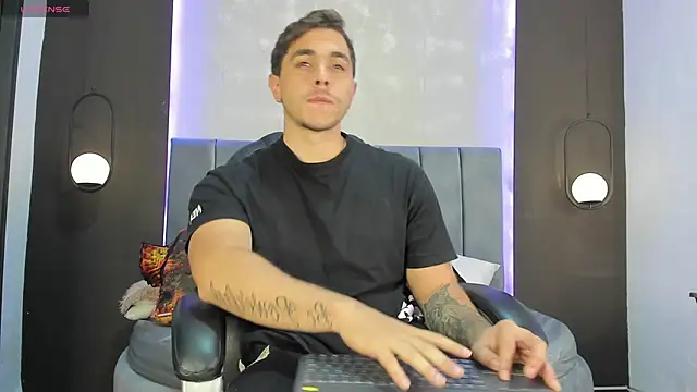 Liam walk  online show from 10/20/25, 09:04